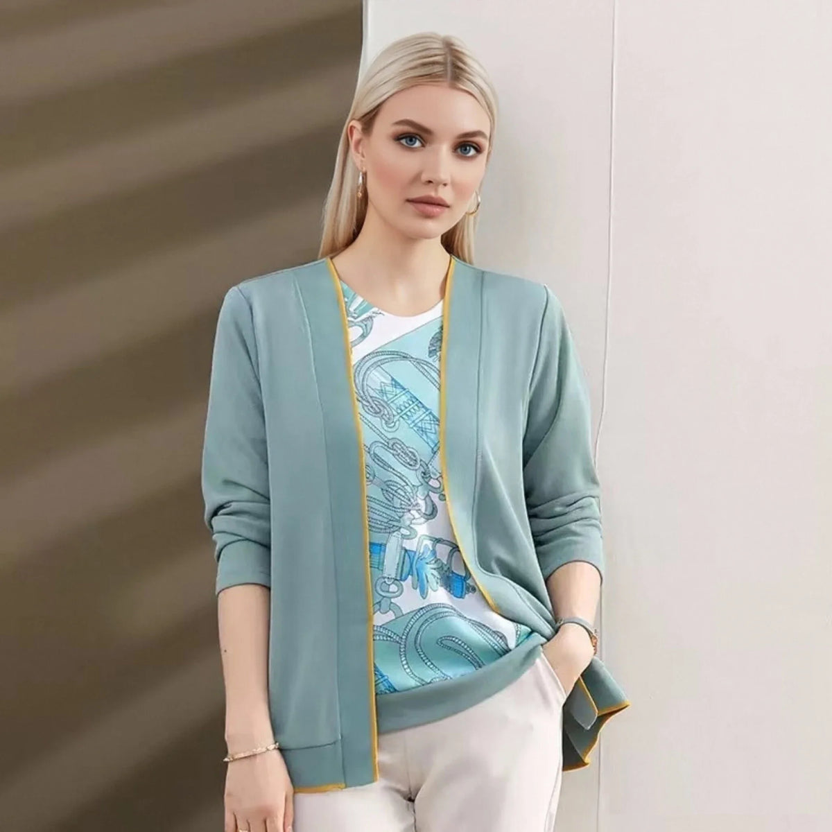 Damen Set mit Strickjacke und bedrucktem Top