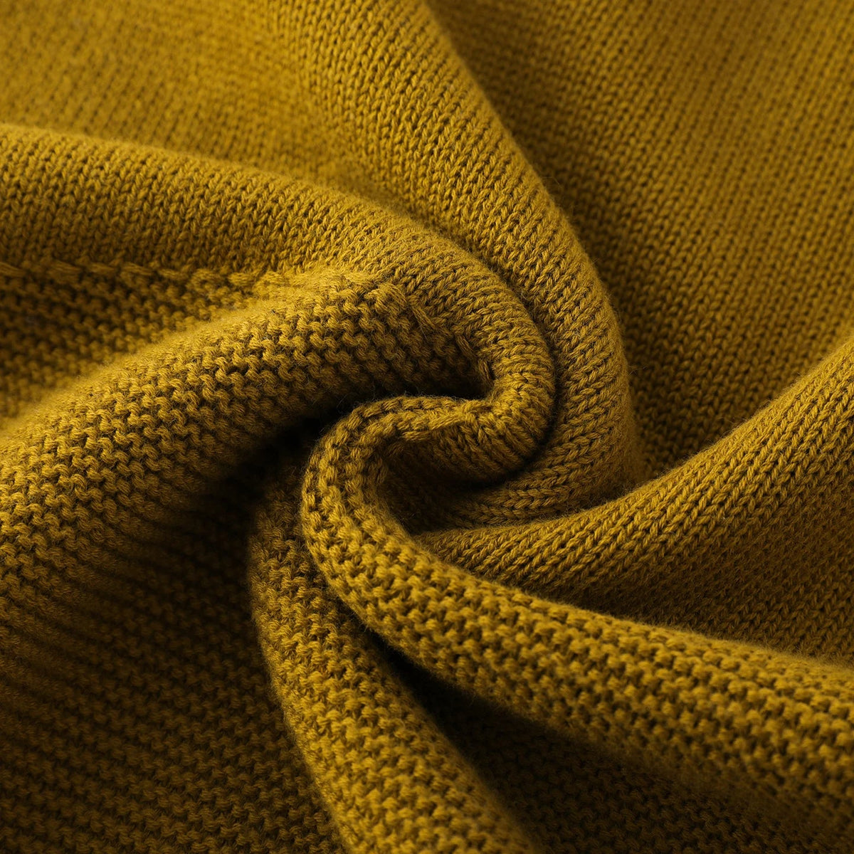 Damegenser med rund hals, lange ermer, finstrikk og basic-design