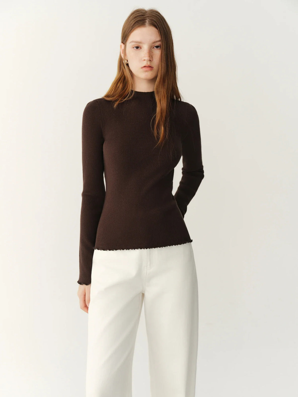 Geripptes Damen Langarmshirt mit Stehkragen und Wellenkanten