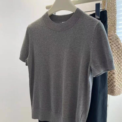 Kortærmet strik-T-shirt til damer med rund hals og finstrik