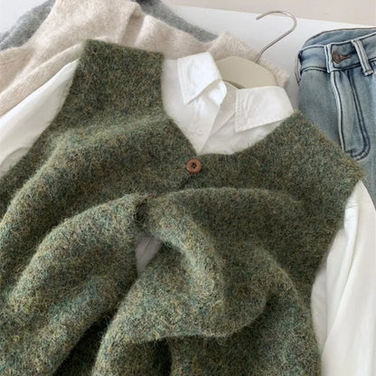 Gilet da donna in maglia con scollo a V e bottoni - Smanicato, lavorazione a trecce, vestibilità ampia