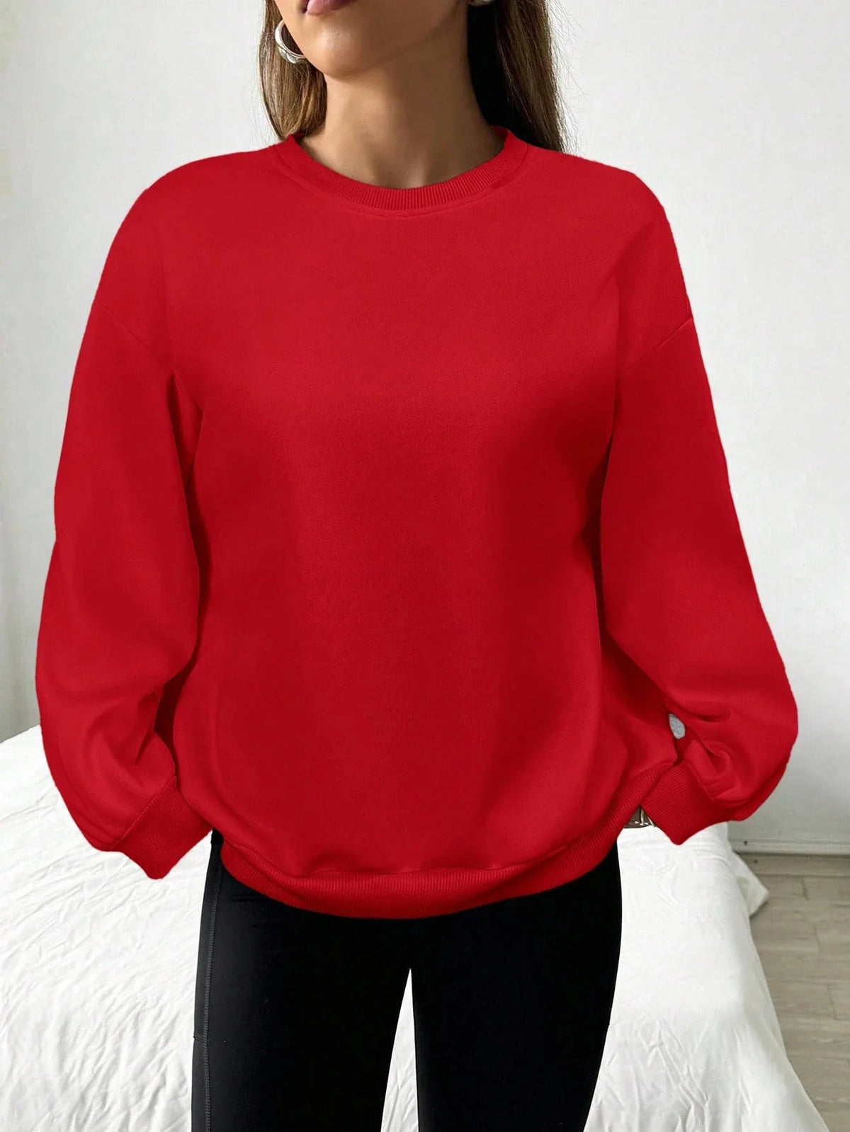 Oversize-sweatshirt til damer med rund hals, lange ærmer, grå pullover