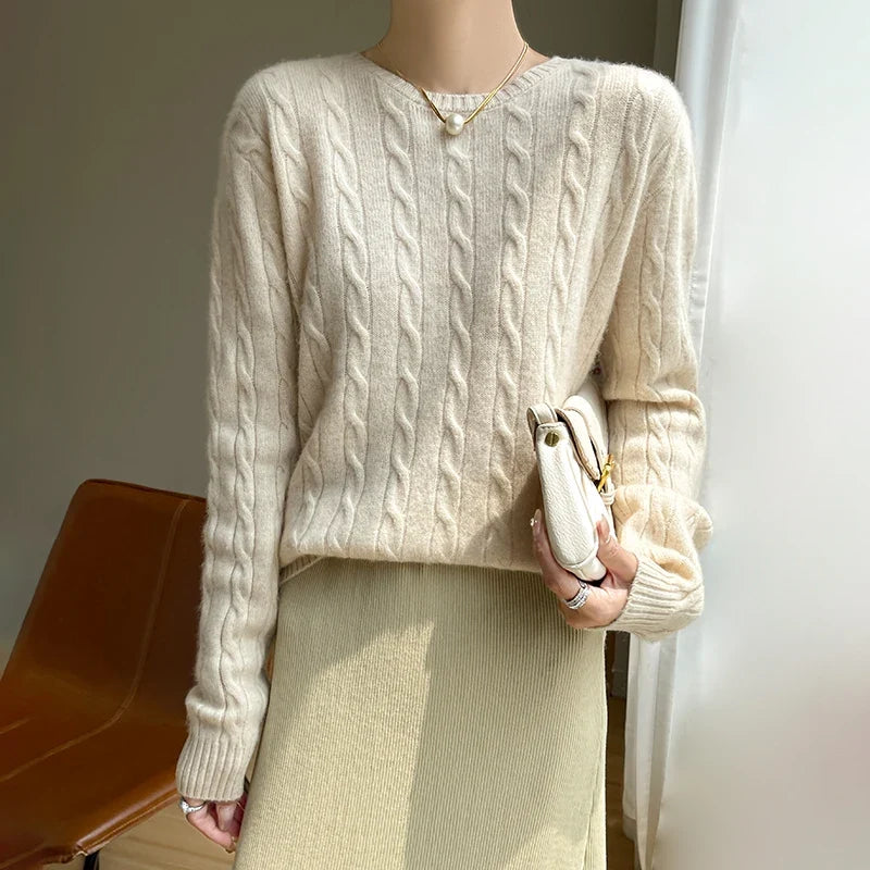 Dame-kabelstriksweater med rund hals og lange ærmer