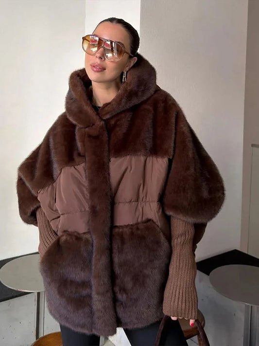 Veste d’hiver pour femme en fausse fourrure et tissu matelassé avec capuche
