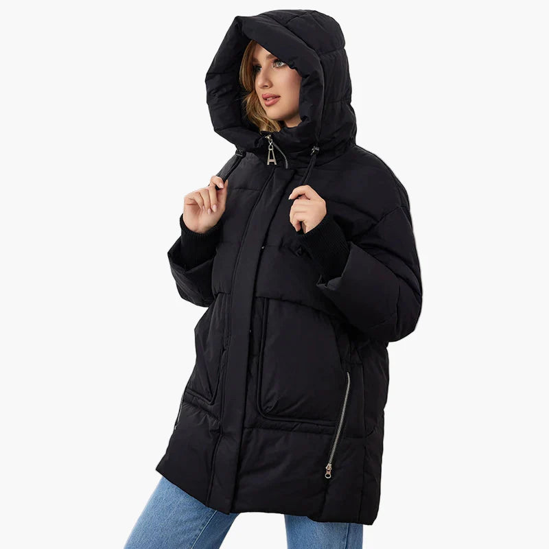 Giacca invernale trapuntata da donna con cappuccio – Look da città alla moda per giornate fredde