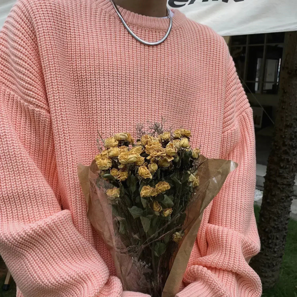 Unisex oversized strikkegenser med rund hals i ribbestrikk