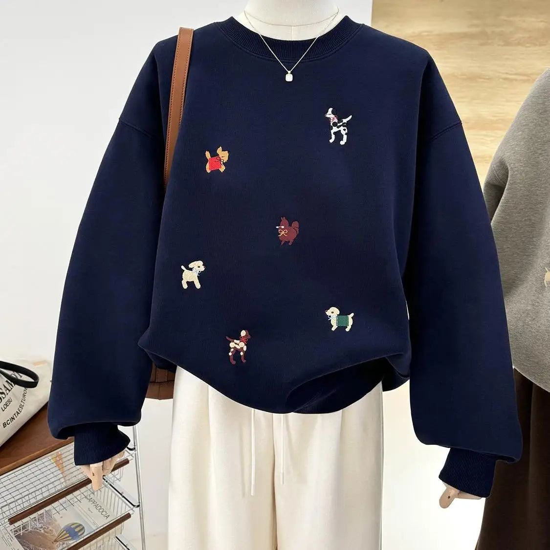 Sweat-shirt unisexe à col rond avec broderie de motifs de chiens