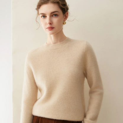 Damesweater med rund hals, lange ærmer, blødt materiale og ensfarvet design