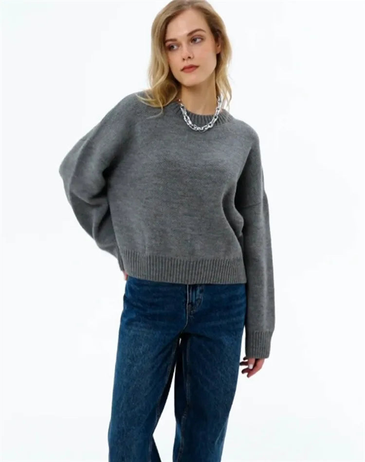 Damski oversize’owy sweter dzianinowy z okrągłym dekoltem