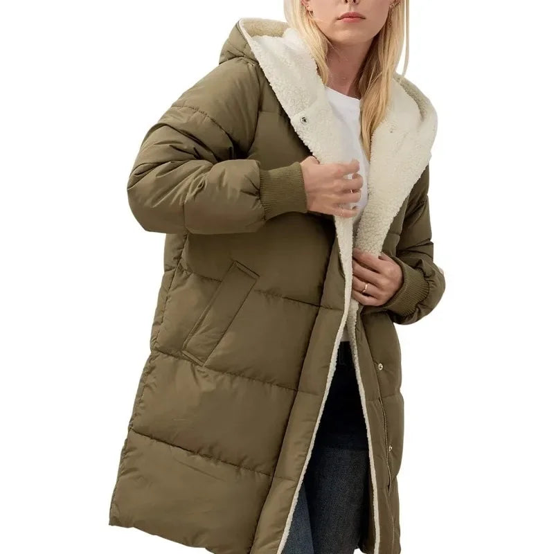 Cappotto lungo trapuntato da donna con cappuccio e fodera effetto teddy, giacca invernale calda