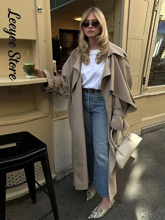 Trench-coat court femme avec ceinture à nouer et col cascade