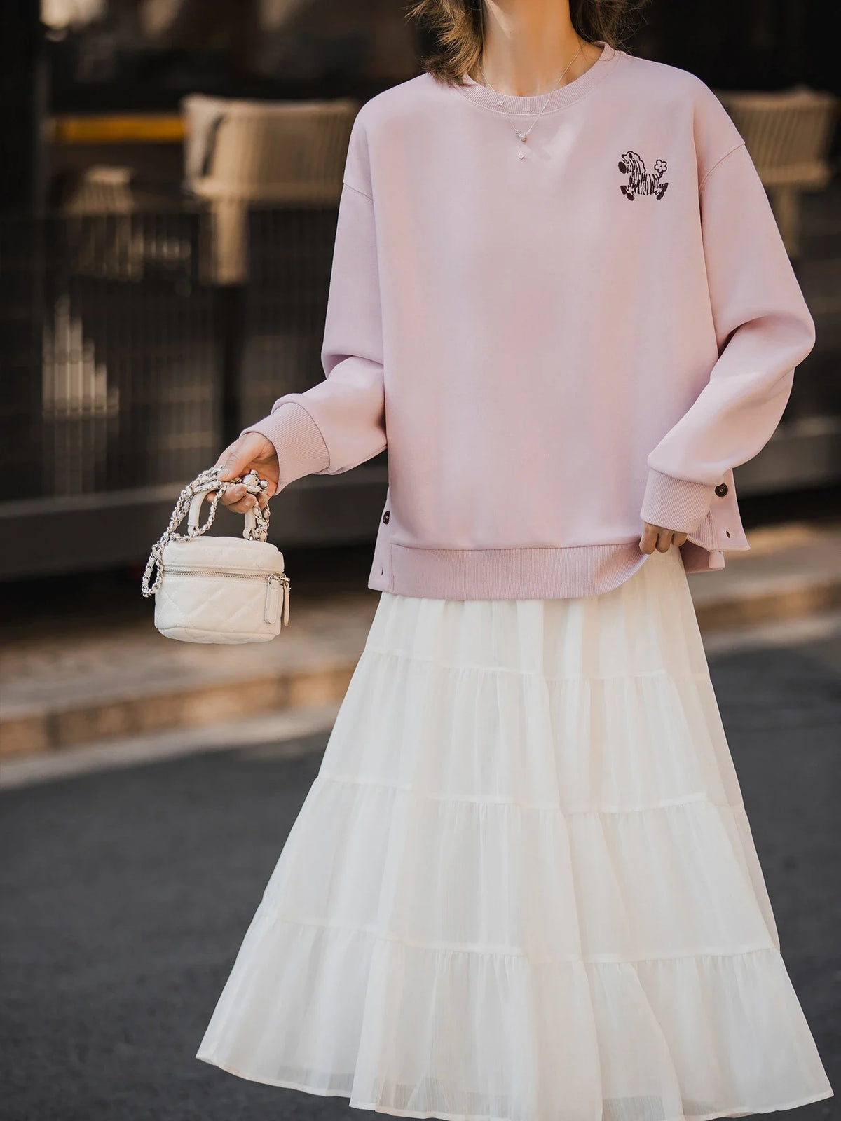 Sweat-shirt pour femme à col rond, broderie zèbre et boutons latéraux