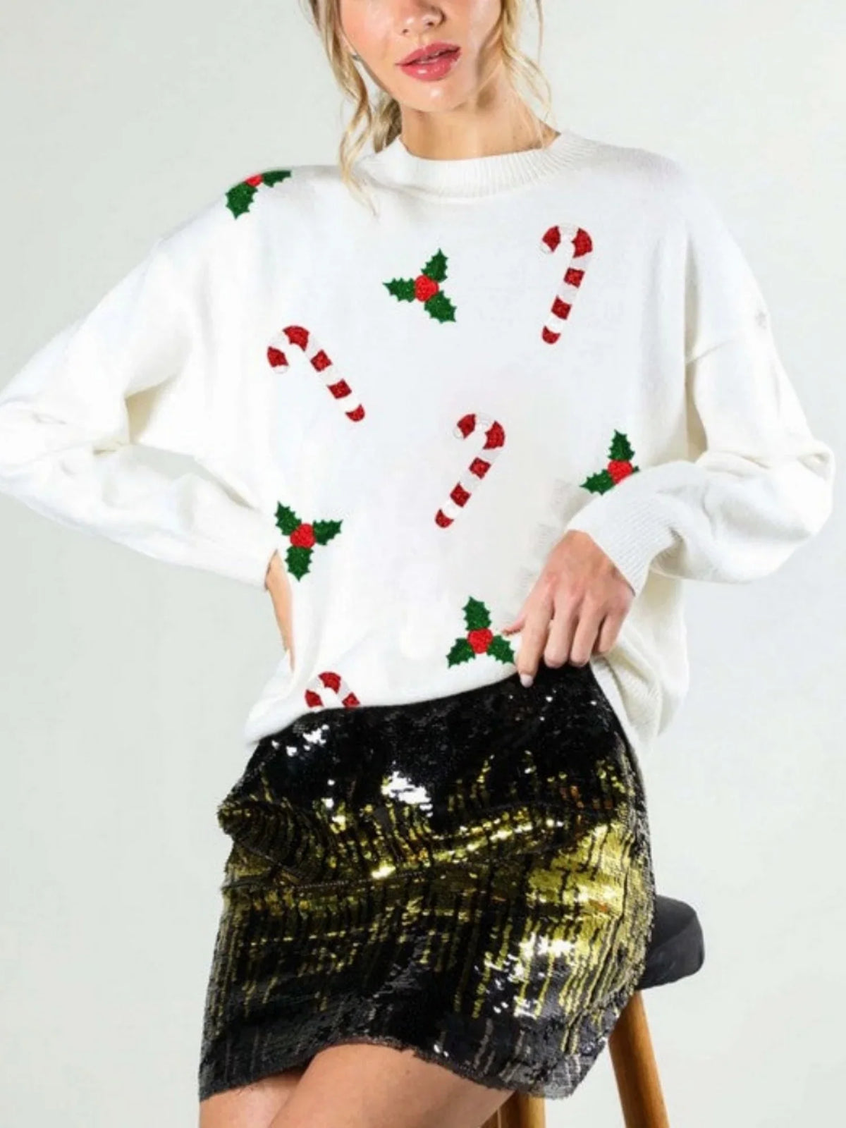 Pullover verde con motivi natalizi, scollo rotondo