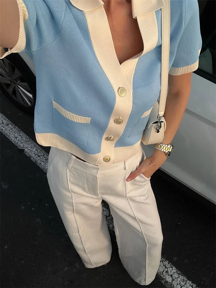 Kurze Strickjacke mit Kragen & kurzen Ärmeln