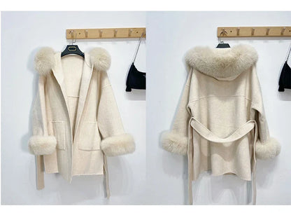 Damen Kurzmantel mit Kapuze, Pelzbesatz und Bindegürtel – Elegante Winterjacke