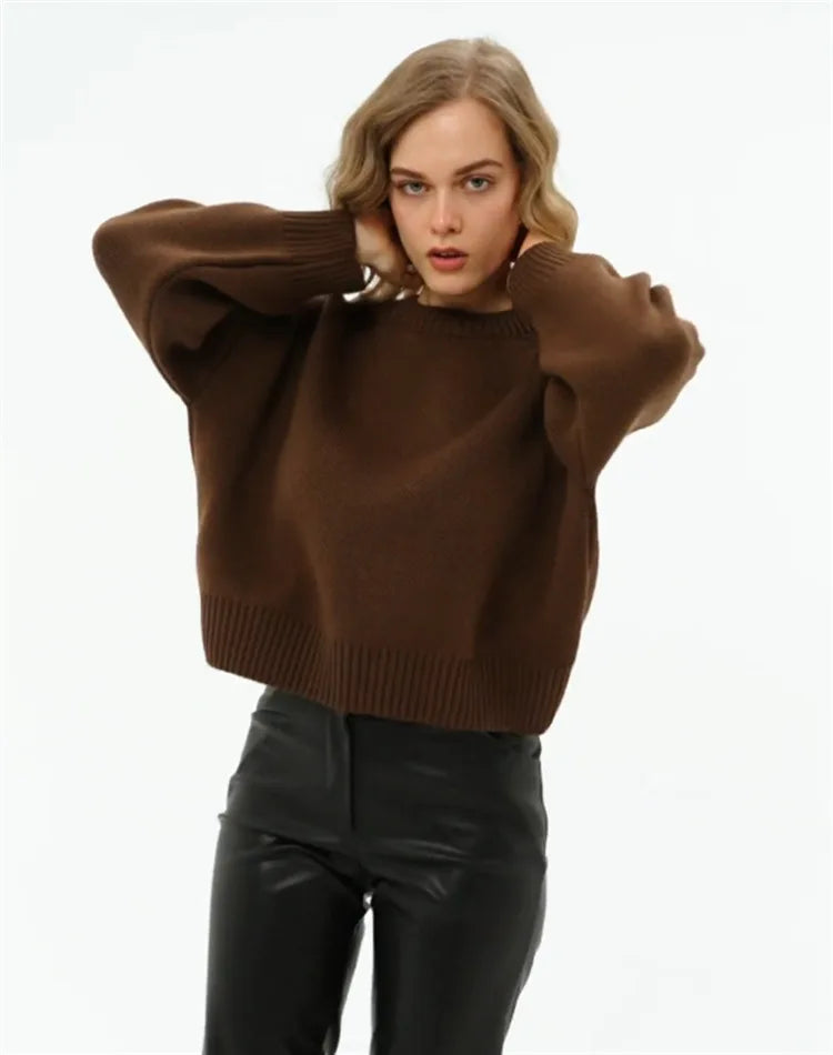 Damski oversize’owy sweter dzianinowy z okrągłym dekoltem