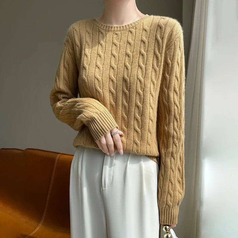 Dame-kabelstriksweater med rund hals og lange ærmer