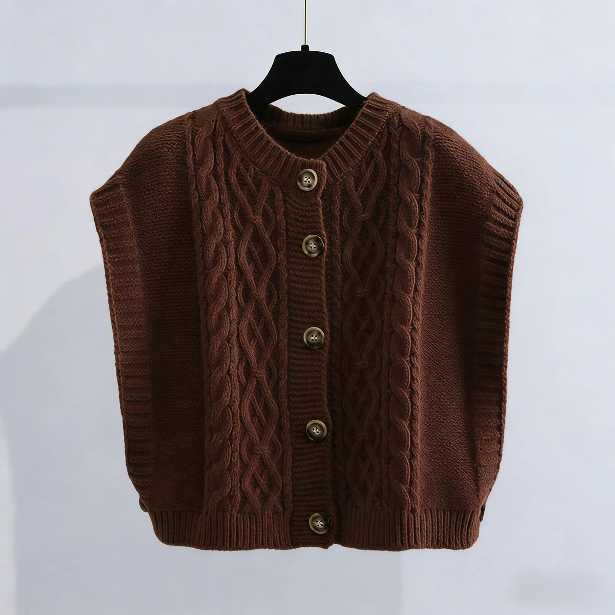 Strikket vest dame med flettemønster og knapper – ermeløs cardigan i flere farger