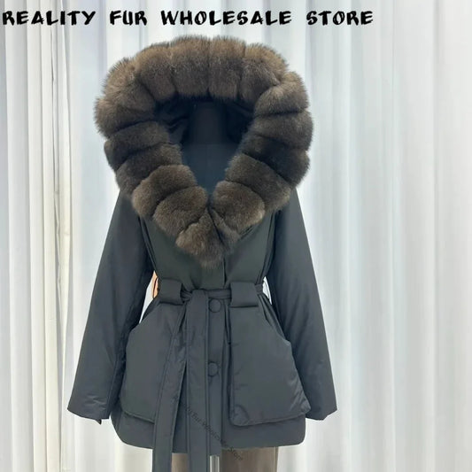 Veste d’hiver pour femme avec capuche bordée de fourrure et ceinture à la taille
