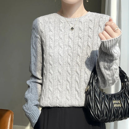 Dame-kabelstriksweater med rund hals og lange ærmer