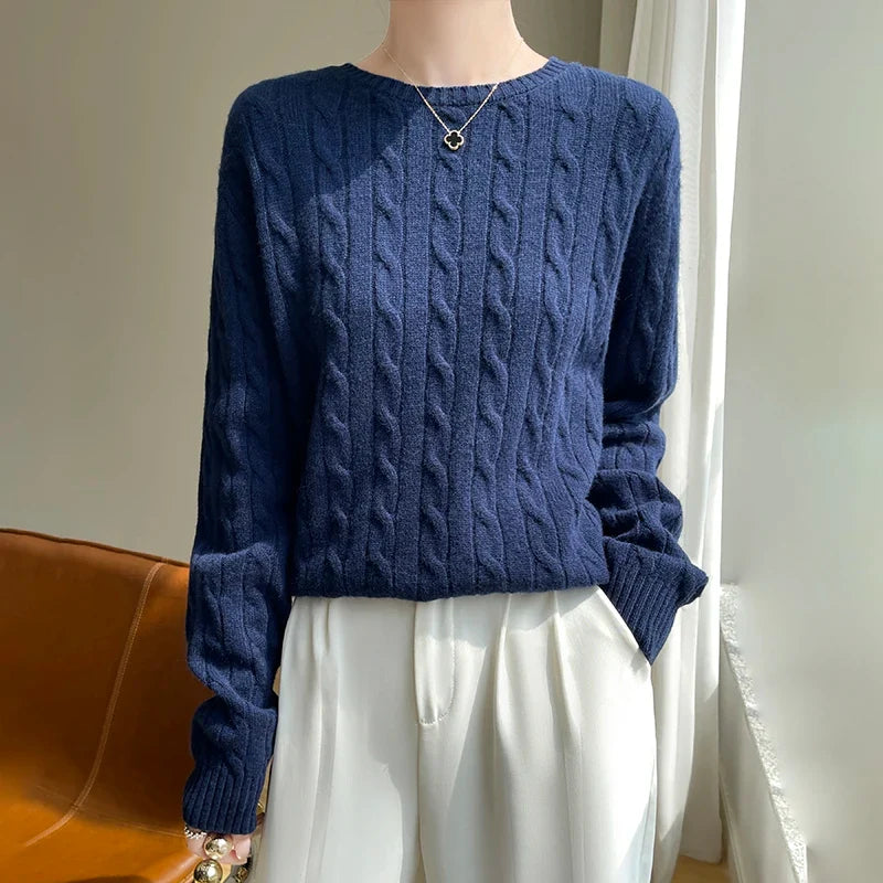 Dame-kabelstriksweater med rund hals og lange ærmer