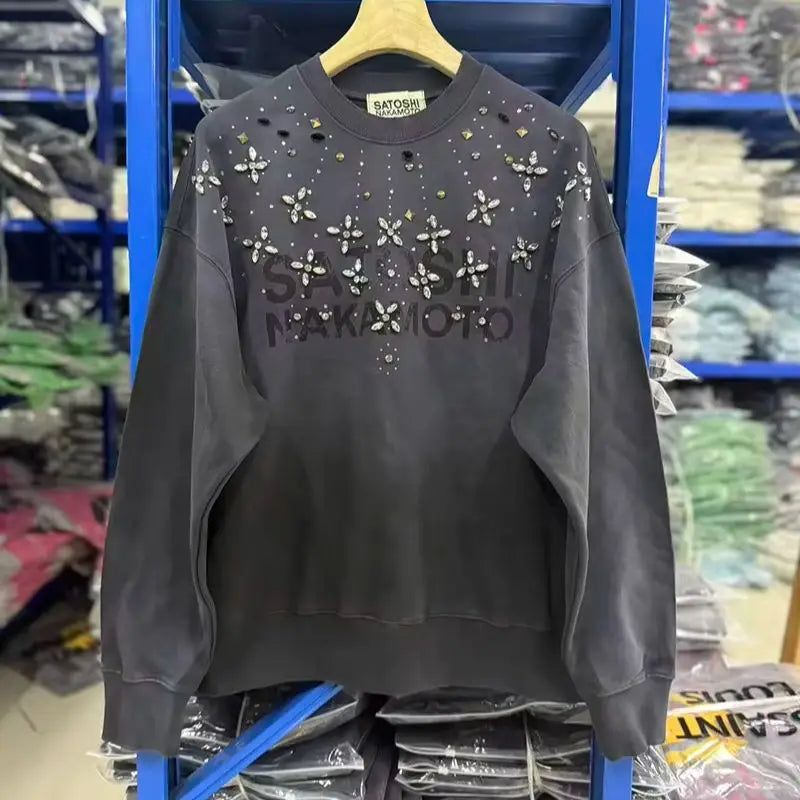 Sweatshirt med farveforløb og pyntesten - rund hals og lange ærmer