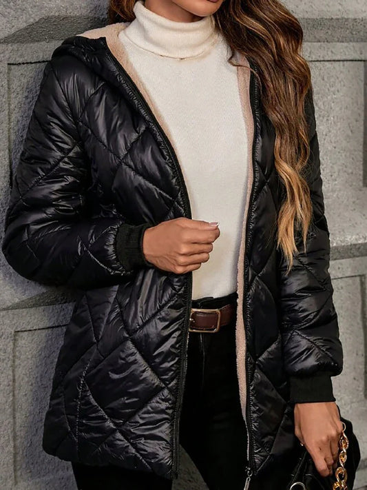 Steppjacke Damen Schwarz mit Kapuze und Teddyfutter, gesteppt, glänzend