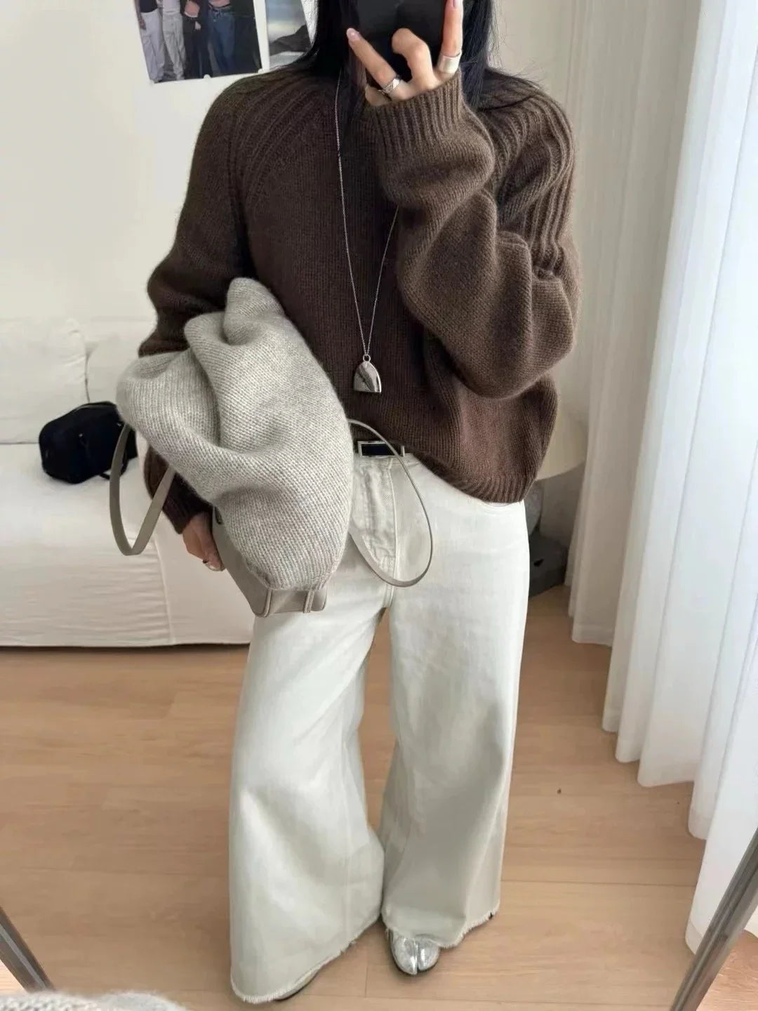 Damski dzianinowy sweter z okrągłym dekoltem i prążkowaną fakturą