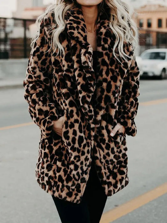 Leopardmönstrad jacka för damer med teddyfällslook, vinterkappa och öppen krage