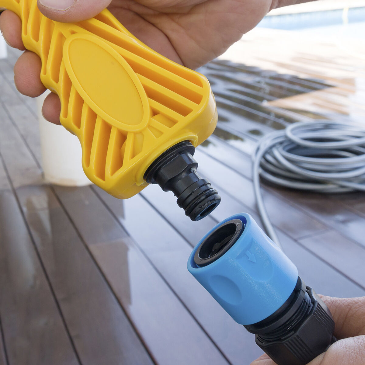 Waterpistool met drukregelaar en tank, 8 sproeistanden, tuinslangaansluiting