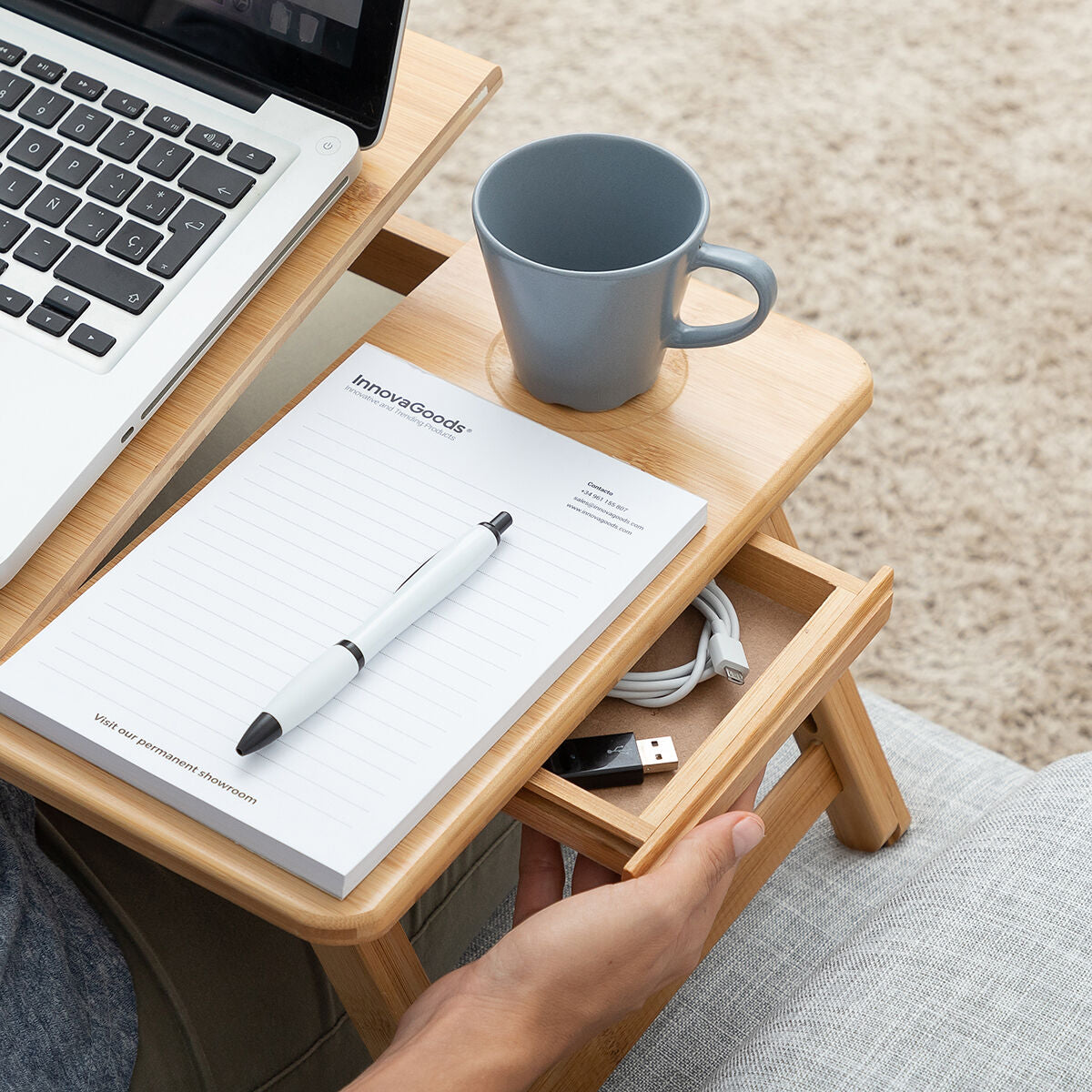 Bamboe opklapbare bijzettafel met lade en onderzetters, beige