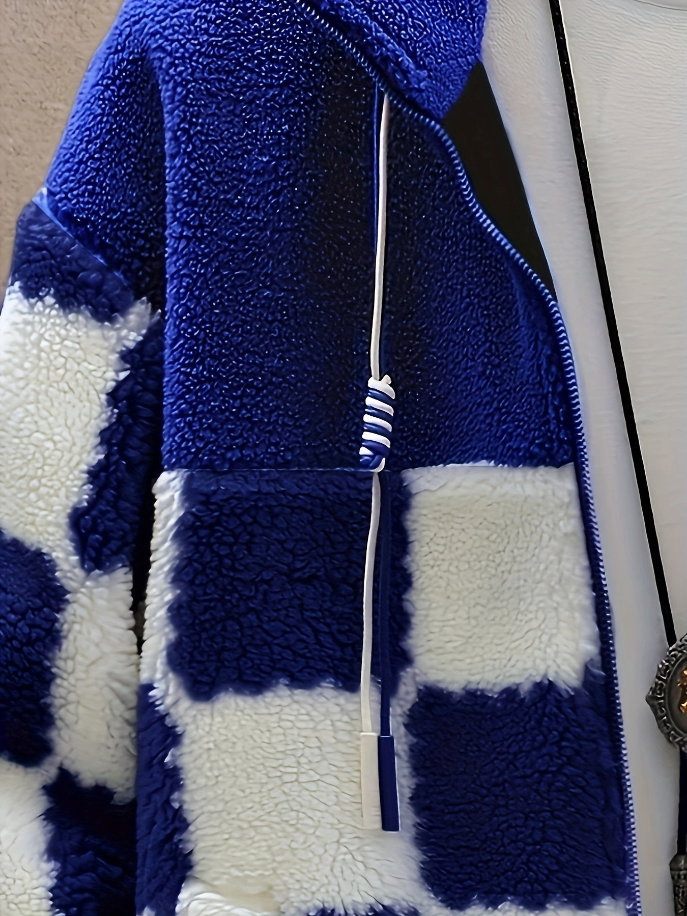 Chaqueta unisex de forro polar de peluche con cremallera y estampado de tablero de ajedrez azul y blanco