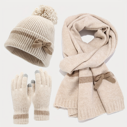 Gestricktes Winterset mit Mütze, Schal und Handschuhen, Pompon & Schleife, Beige