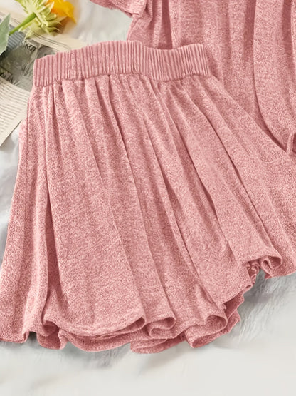 Damernas fritidsset med huhoodtröja och shorts – mysplagg för vår och sommar