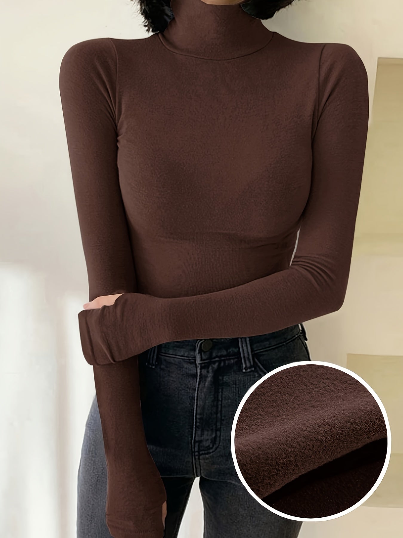 Damebluse med rullekrave, lange ærmer og tommelfingerhuller, varm
