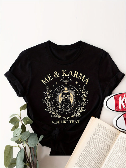 Dames vintage T-shirt met kat en tekst 'Me & Karma – Vibe Like That' – Mystiek, Casual, Alledaags