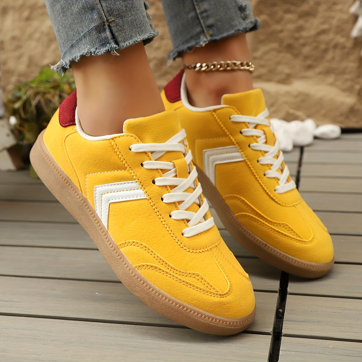Damsneaker i retrostil med färgblockdesign för fritid och vardag