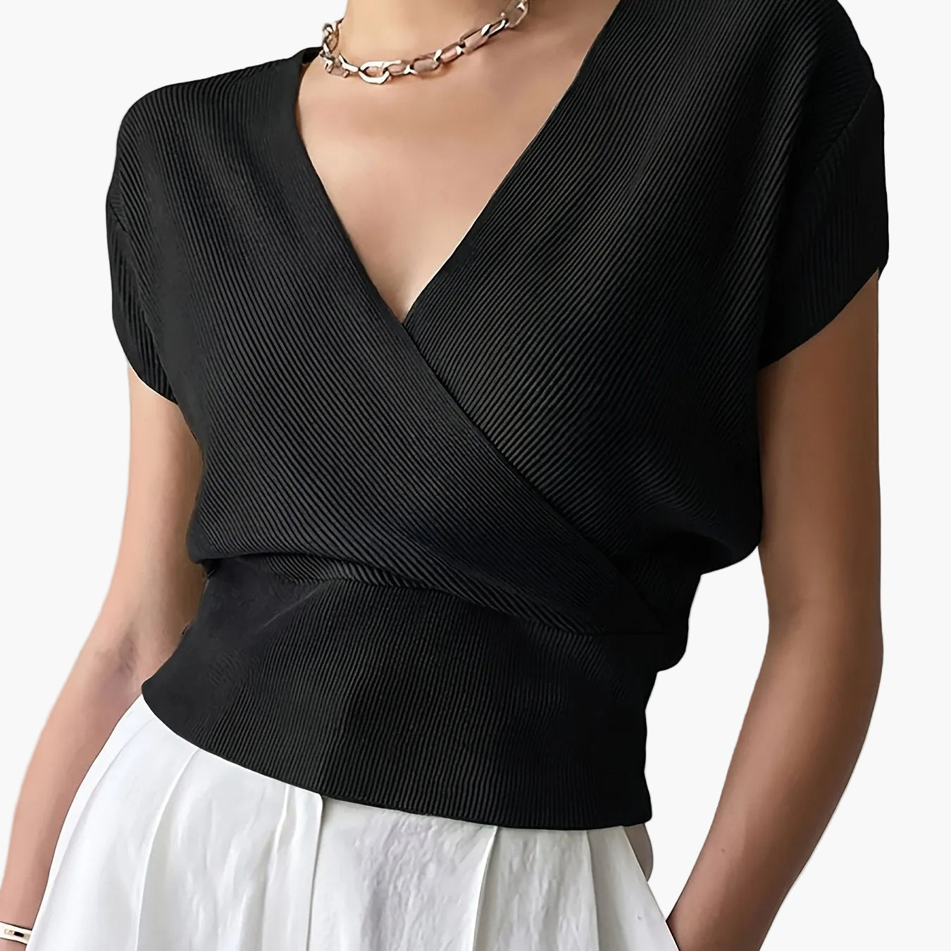 Dames wikkelshirt met V-hals en korte mouw – Modern vrijetijdstopje