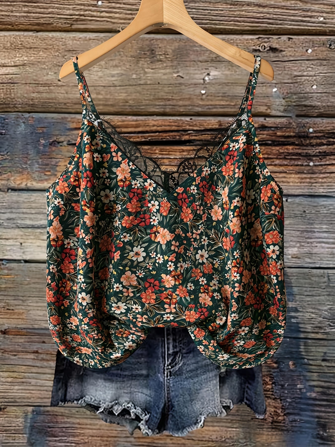 Dame sommer-top med blomsterprint og blonder – afslappet camisole til hverdag og ferie