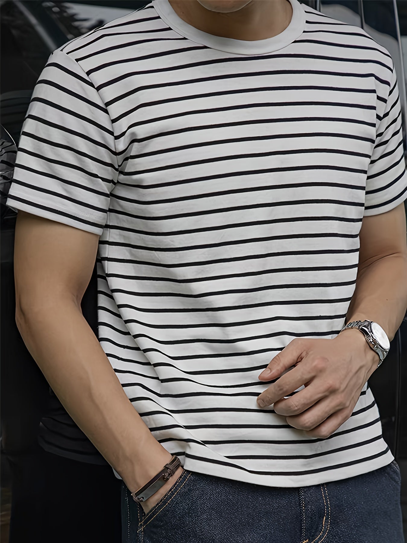 Męski T-shirt z klasycznymi paskami – krótki rękaw, nowoczesny i wszechstronny