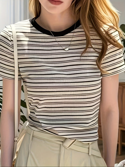 Damska koszulka w paski z krótkim rękawem i okrągłym dekoltem – elegancki styl casual na lato