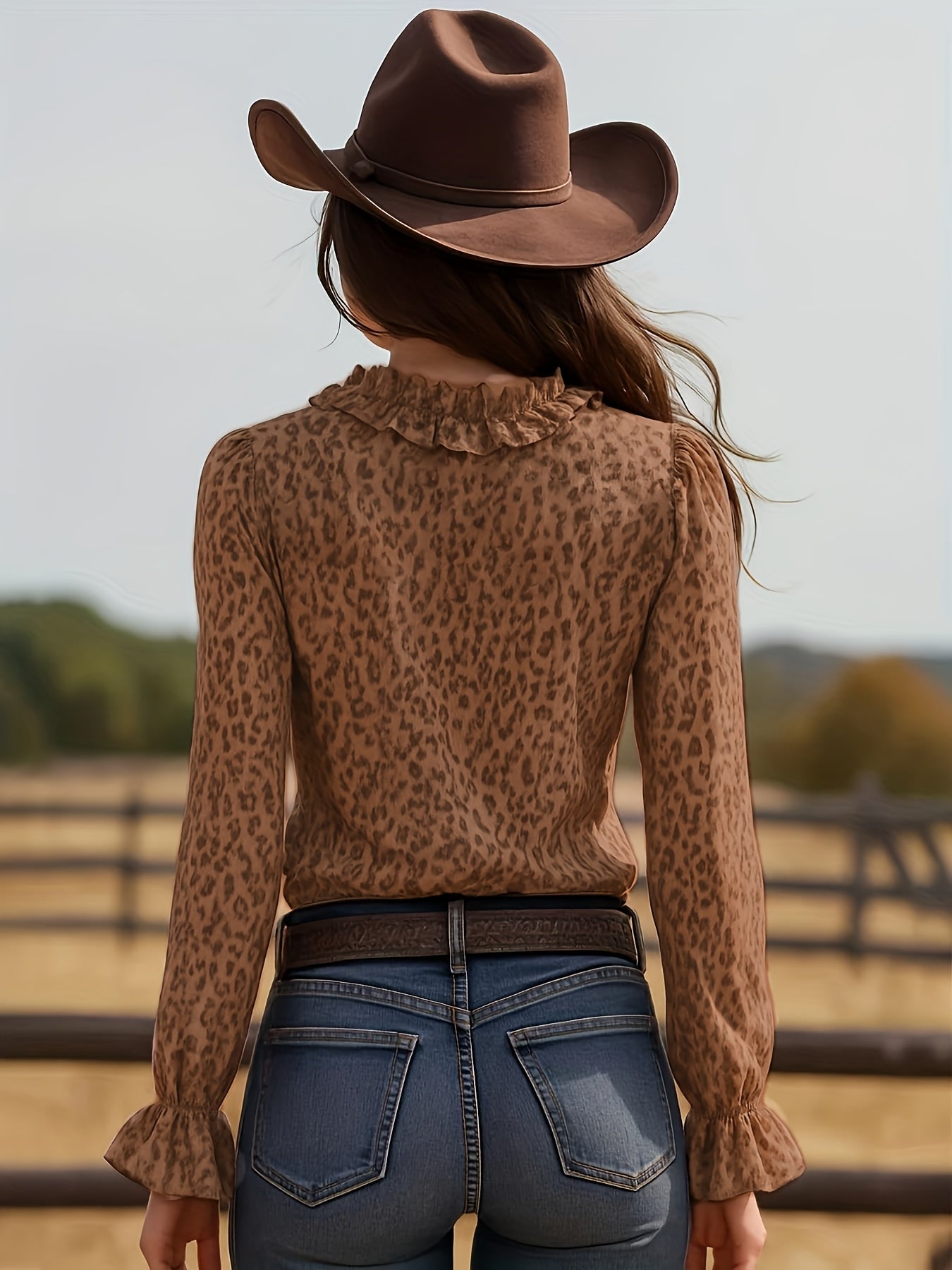 Chemisier femme élégant avec volants et motif léopard – Encolure en V tendance pour loisirs et sorties
