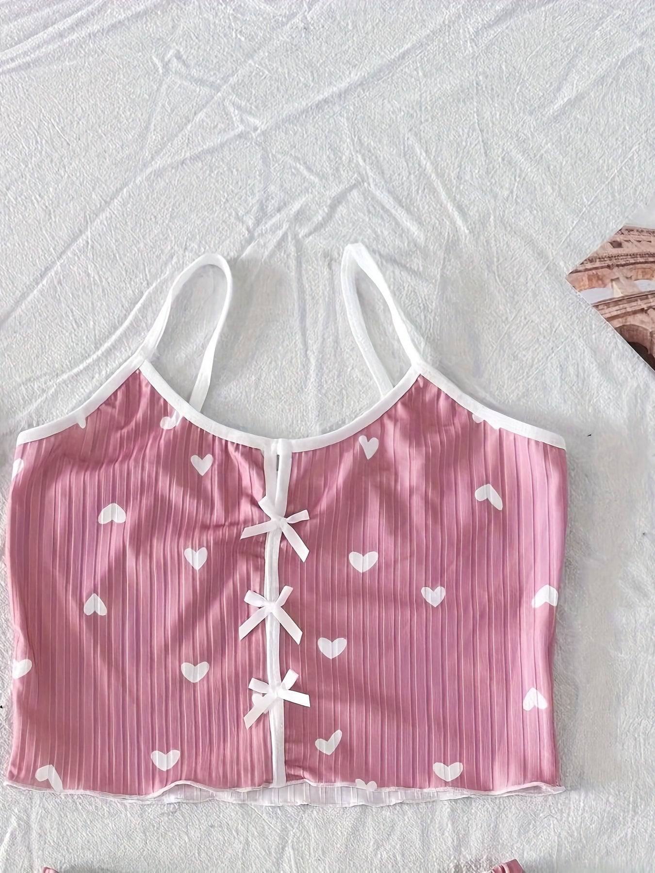 Dame pyjamasæt med hjerteprint og sløjfer – To-delt sommernatsæt, sexet stil