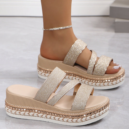 Melanie – Sandali con zeppa, fibbia e punta aperta