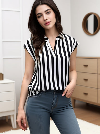 Blusa de mujer con rayas en blanco y negro y pierna ancha para looks casuales con estilo