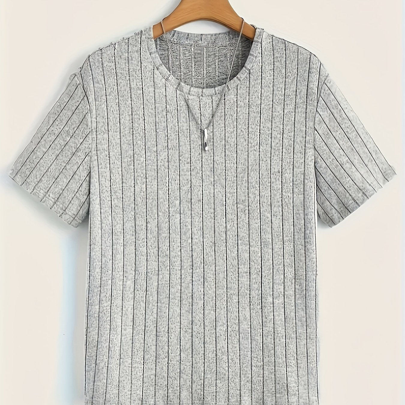 Herre T-shirt med lodret ribmønster – Moderne kortærmet shirt til hverdag og fritid