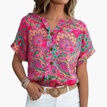 Top donna a maniche corte con abbottonatura e motivo floreale – Look estivo elegante per tutti i giorni e il tempo libero