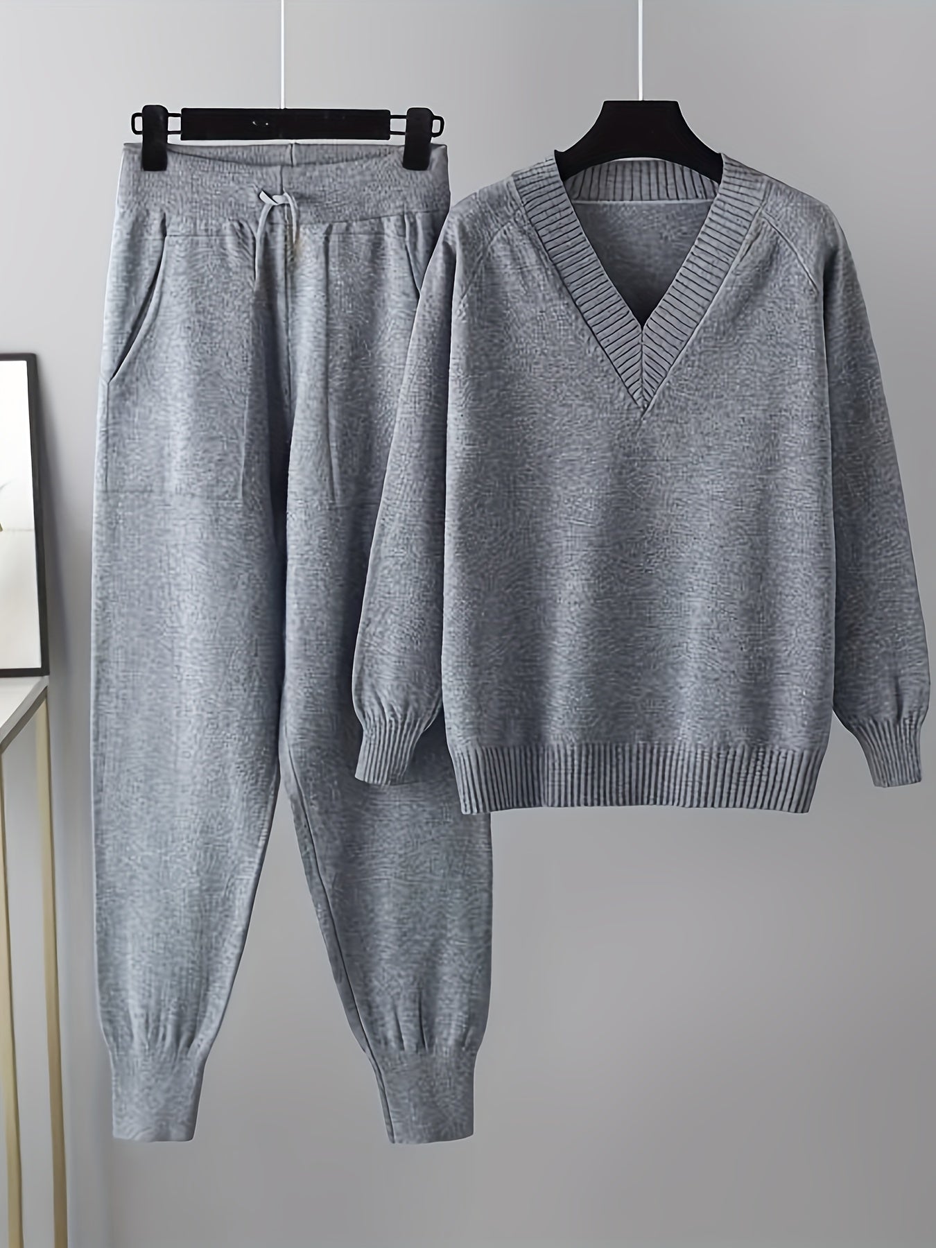 Set da donna in maglia con pullover con scollo a V e pantaloni da jogging