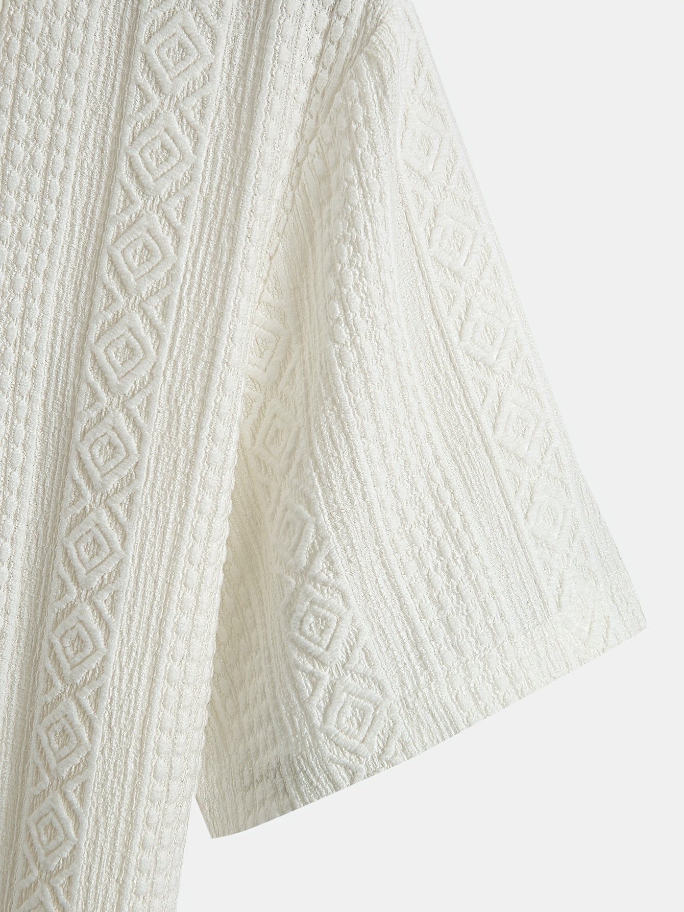 Herre poloshirt med geometrisk strukturbroderi – stilfuld fritids- og sommerskjorte