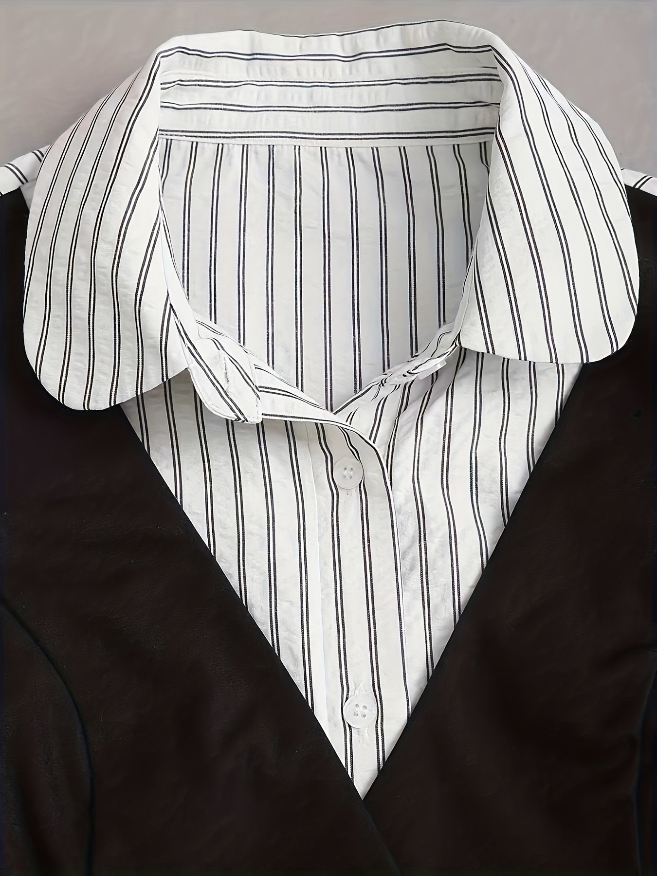 Blusa de mujer con chaleco a rayas, negra y blanca